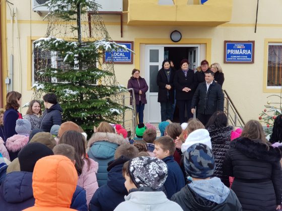 Au sosit colindătorii – copiii de la Grădinița și Școala Gimnazială „Ion Popescu de Coaș”